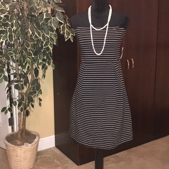 Old Navy Dresses & Skirts - 🚨 BUY ONE GET ONE $5 Strapless mini dress